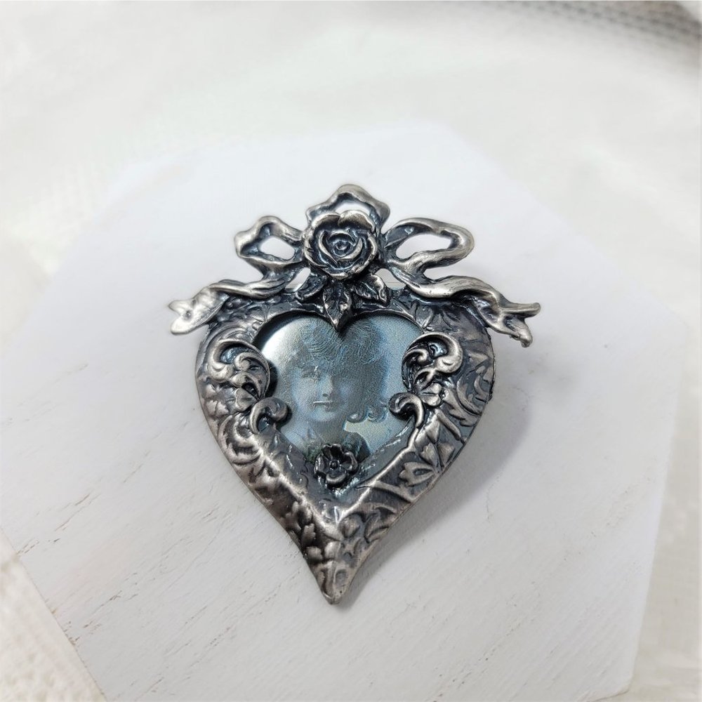 Vintage Pewter Finish Pin Brooch Photo Frame Heart